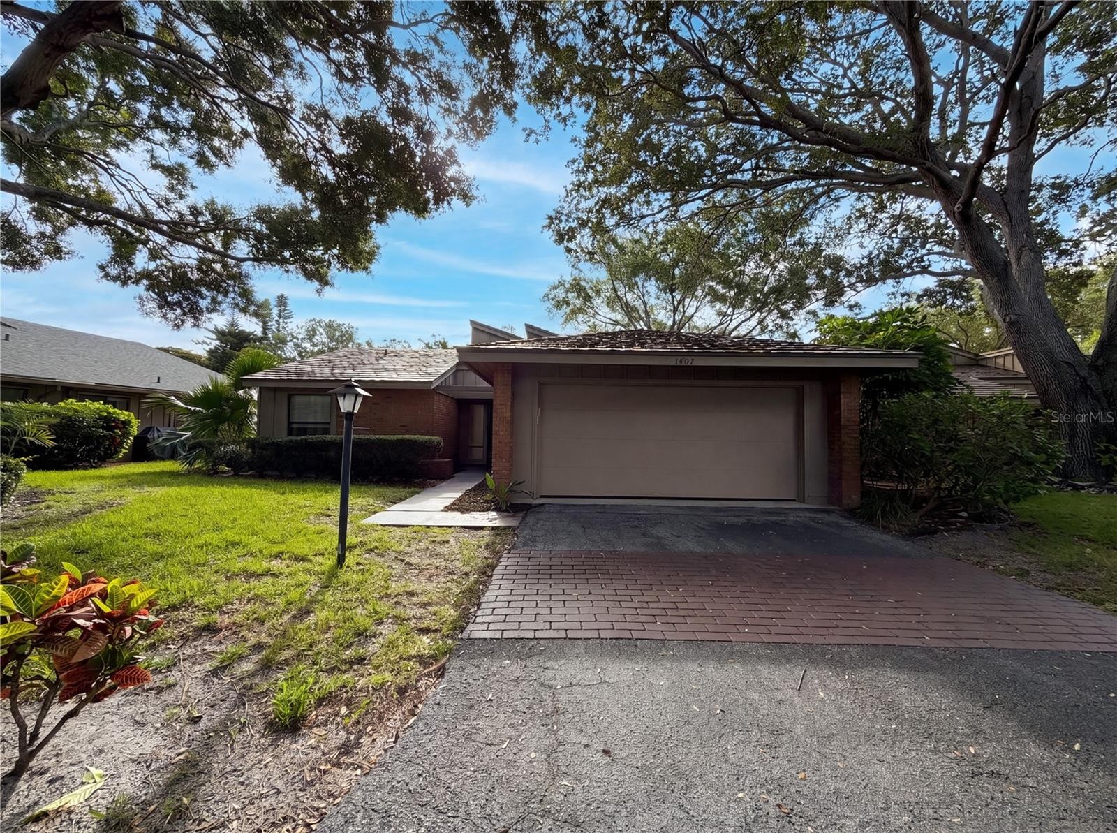 1407 WILLOW OAK CIR