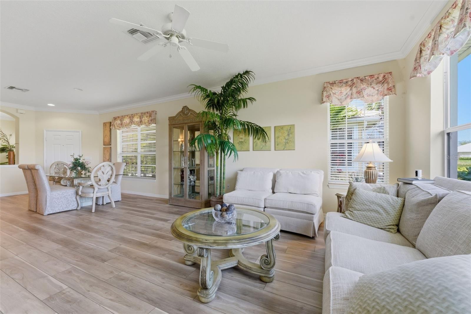 4924 WHISPERING OAKS DR