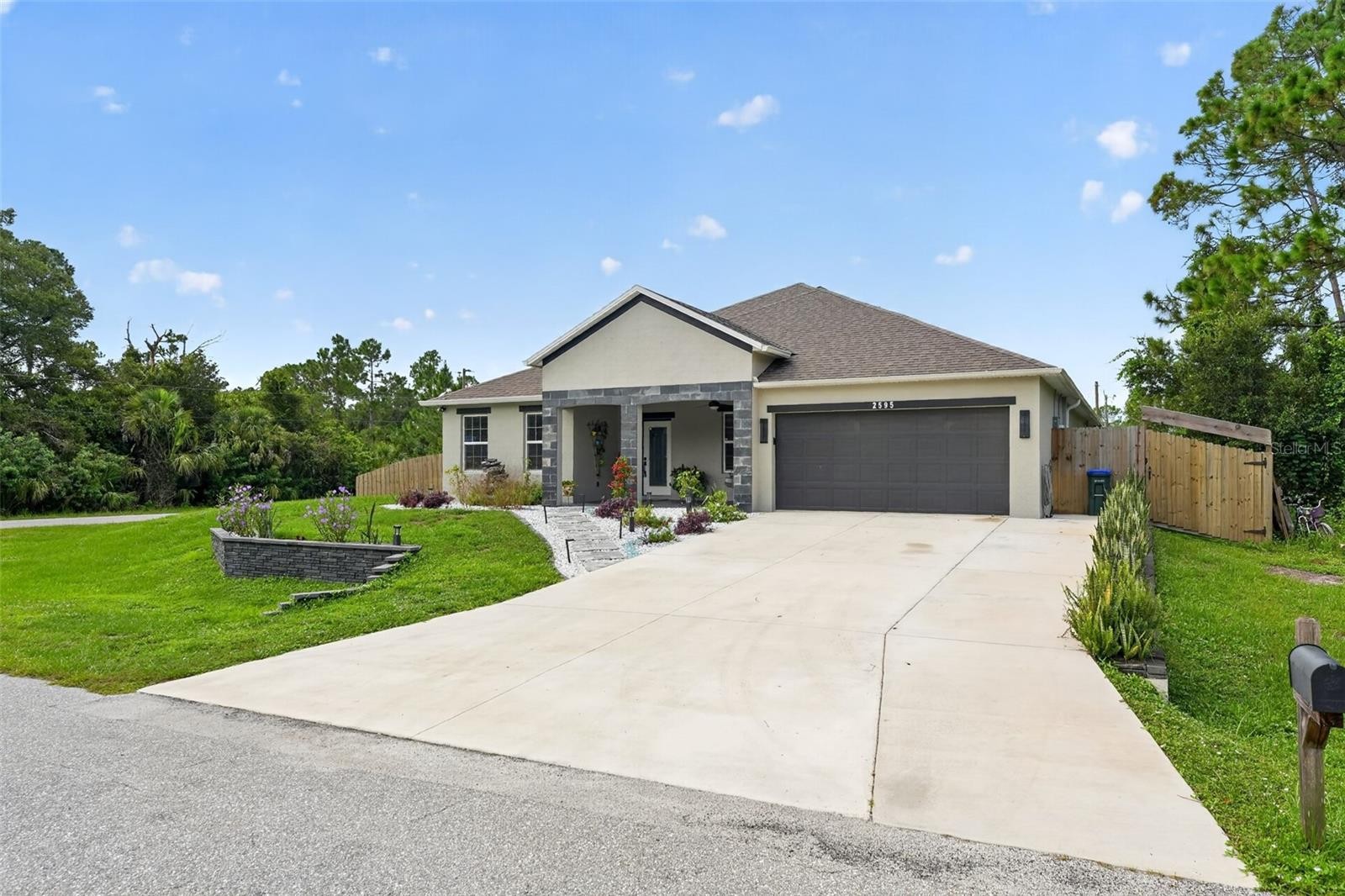 2595 HAGOPLAN LN