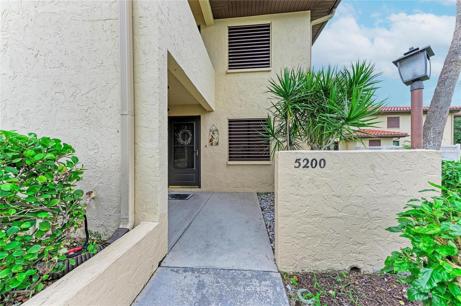 5200 LAKE VILLAGE DR #79