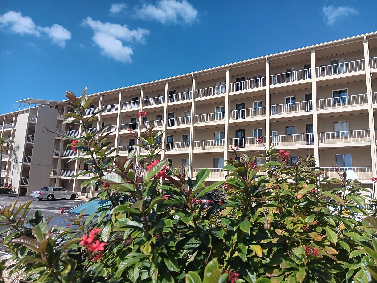 3774 LAKE BAYSHORE DR #k518