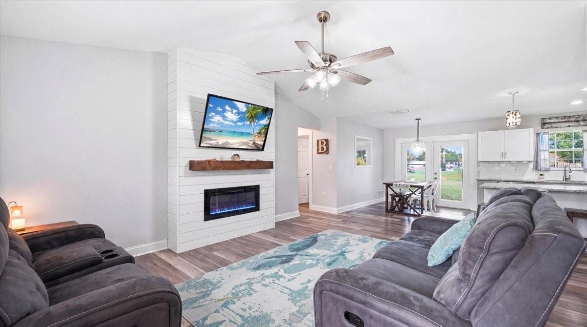 4321 3RD AVE W