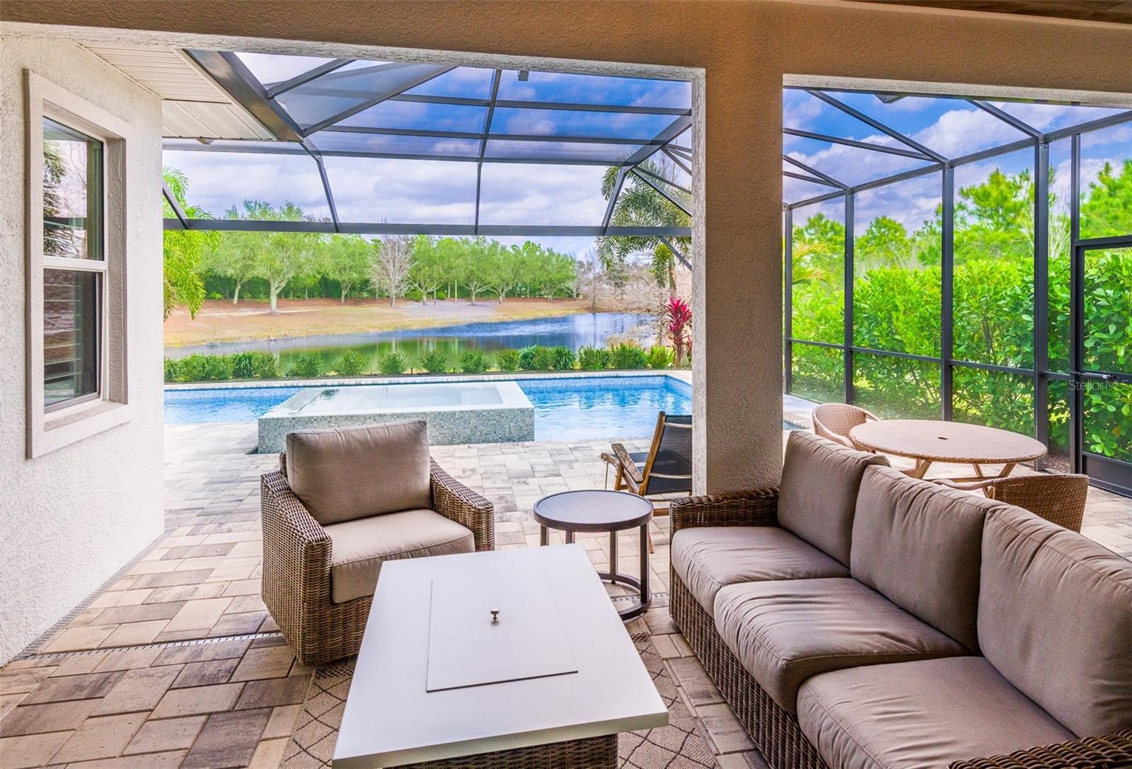 15623 LEVEN LINKS PL