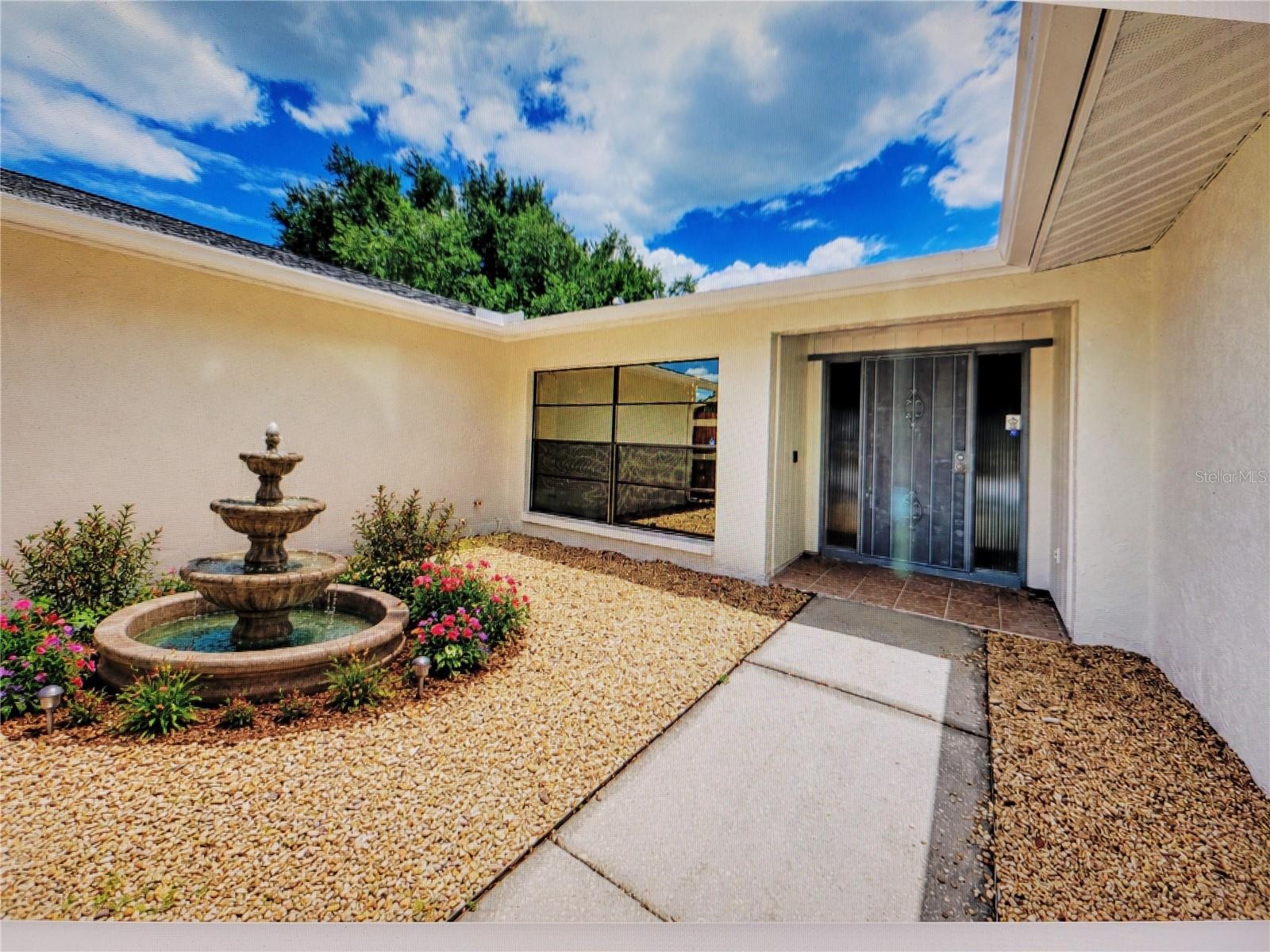 4242 DRYDEN CIR