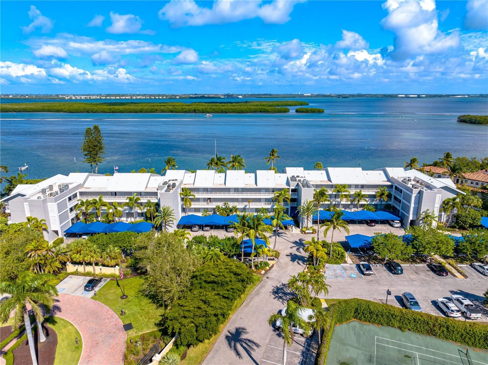 615 DREAM ISLAND RD #202