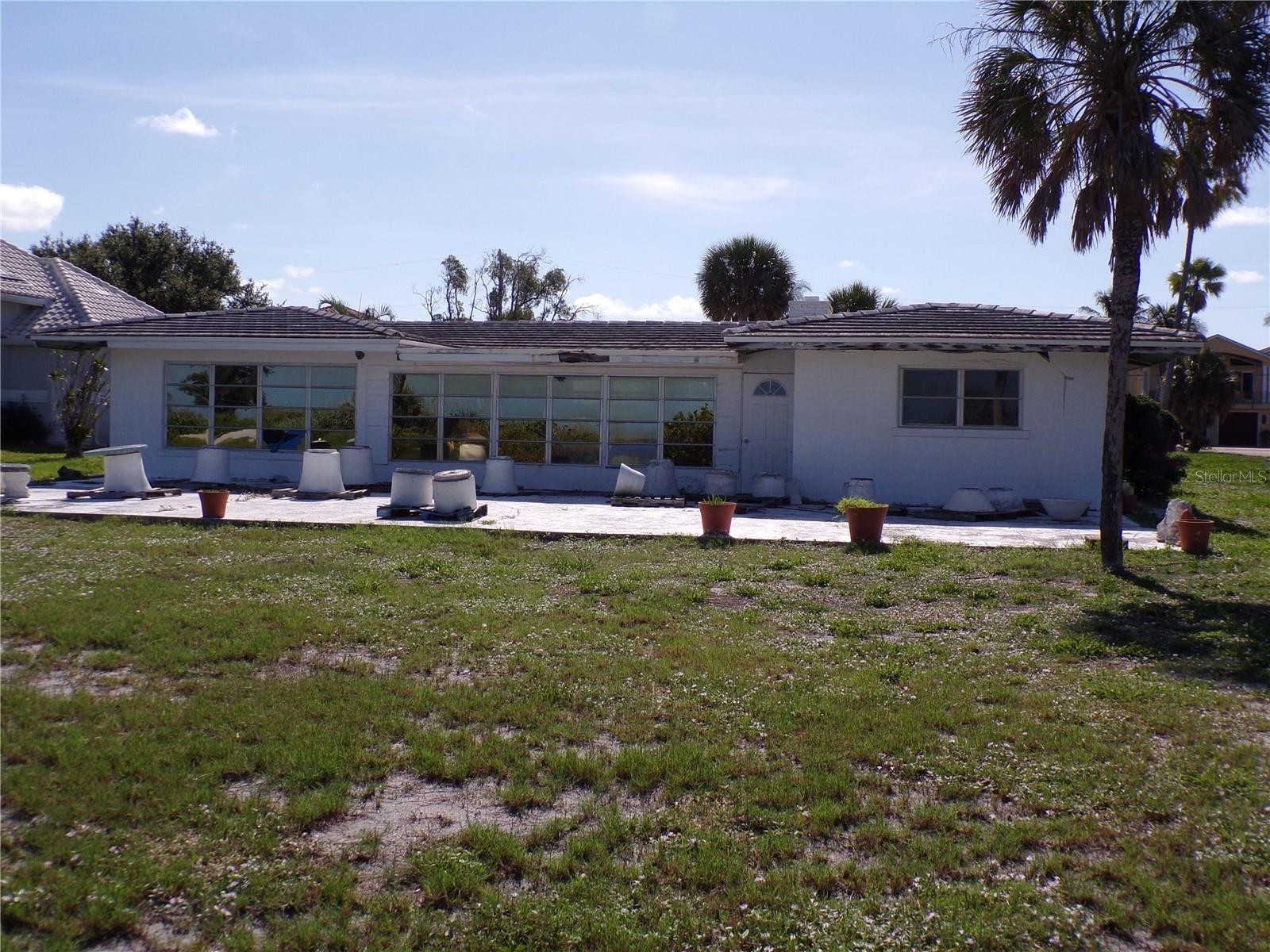 1124 SUNSET DR