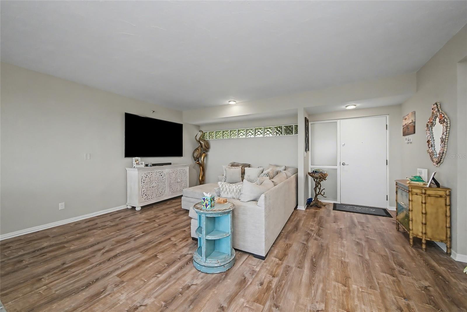 5408 EAGLES POINT CIR #302