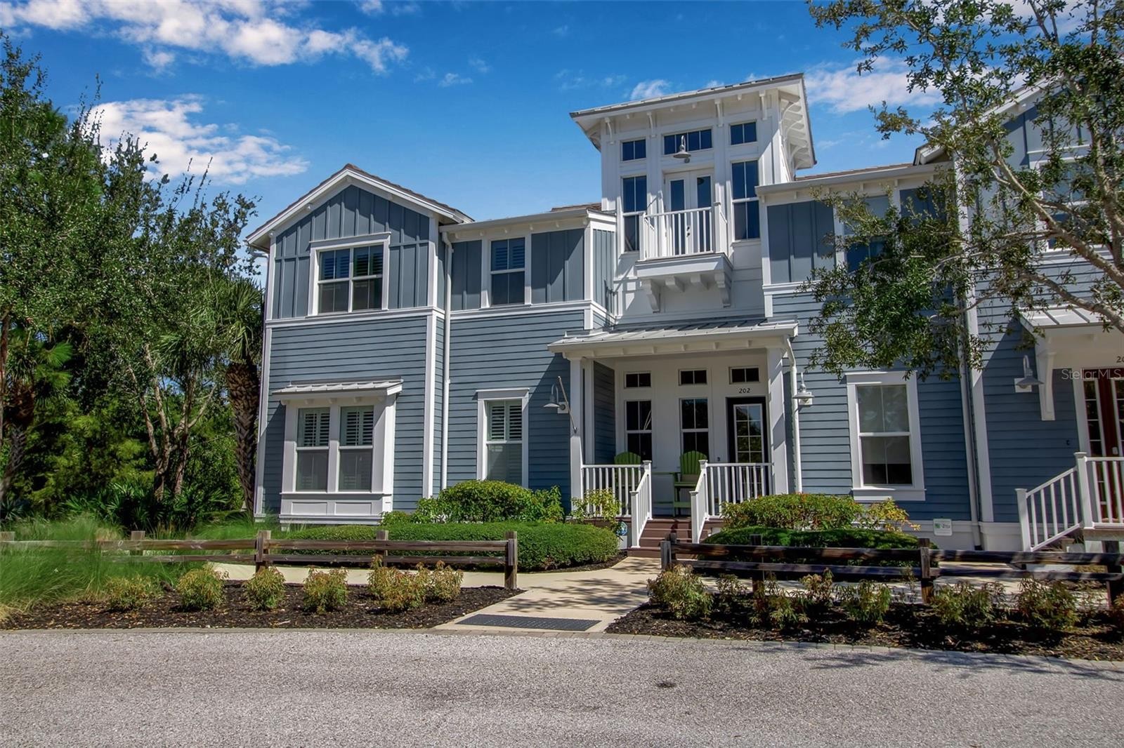 321 SAPPHIRE LAKE DR #202