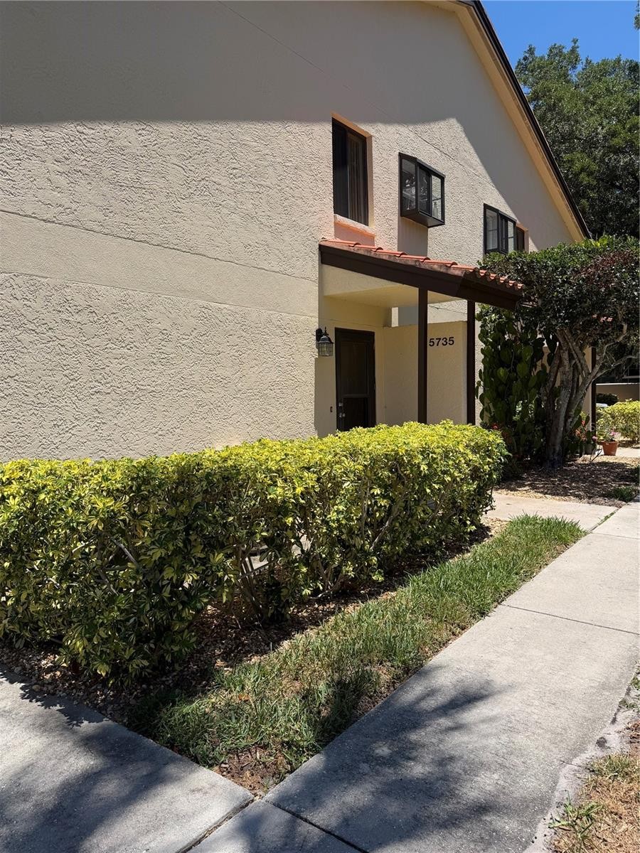 5735 GARDENS DR #5735