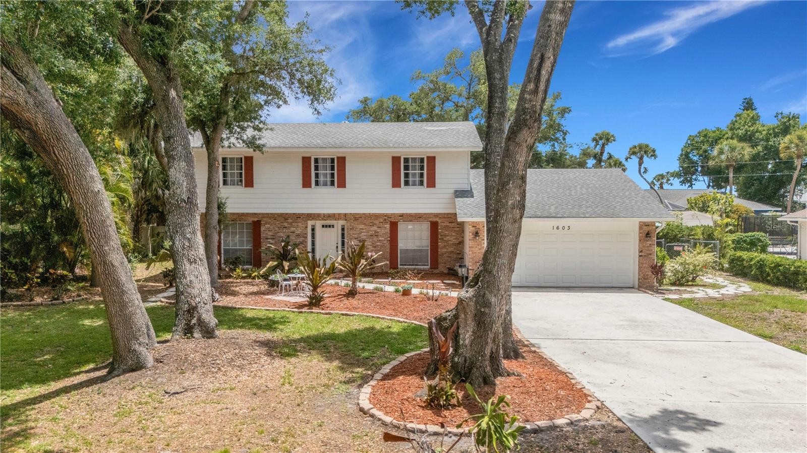 1603 PECAN ST