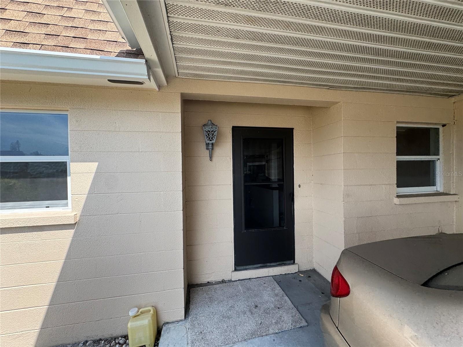 652 PARK CIR