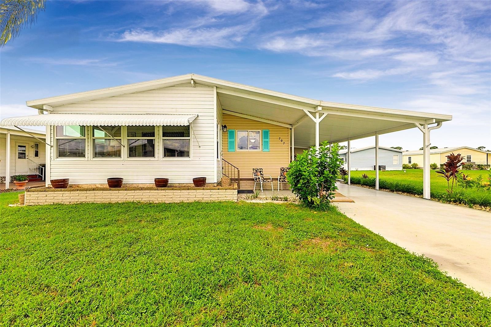 707 DEL LUNA DR