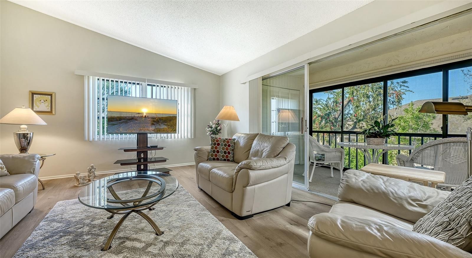 2446 CLUBHOUSE CIR #201