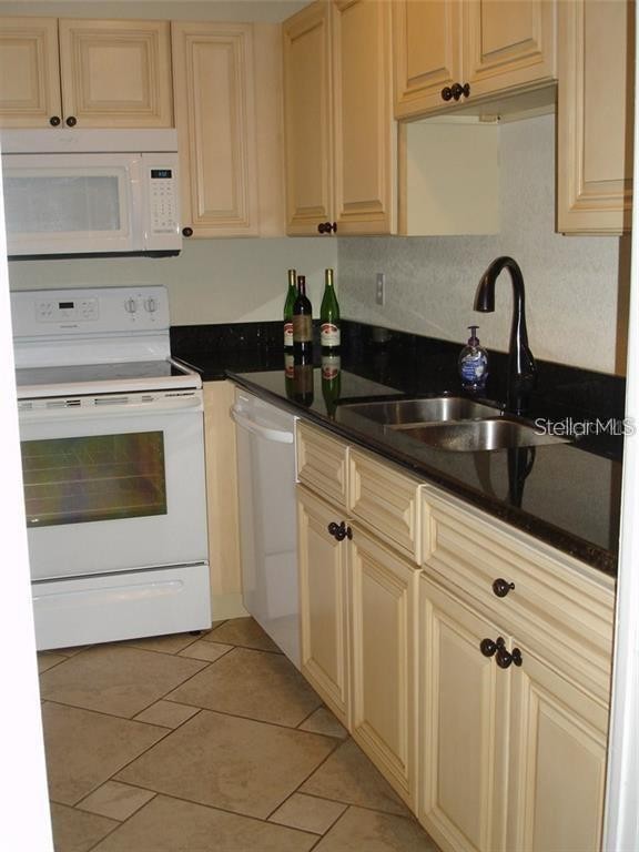 7211 W COUNTRY CLUB DR N #133