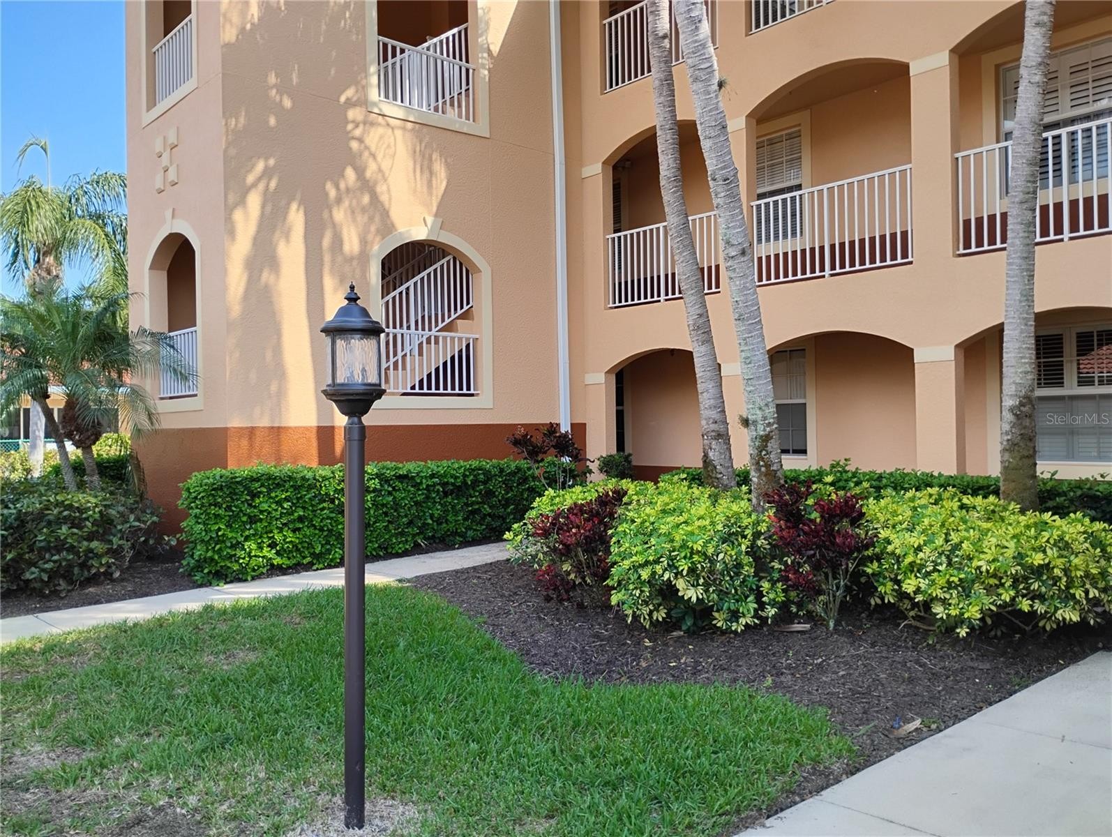 1761 AUBURN LAKES DR #11