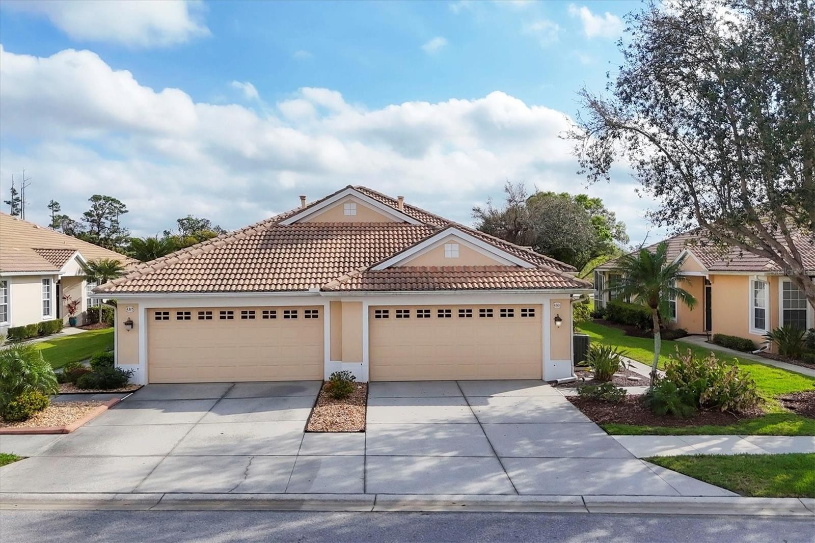 4301 WHISPERING OAKS DR