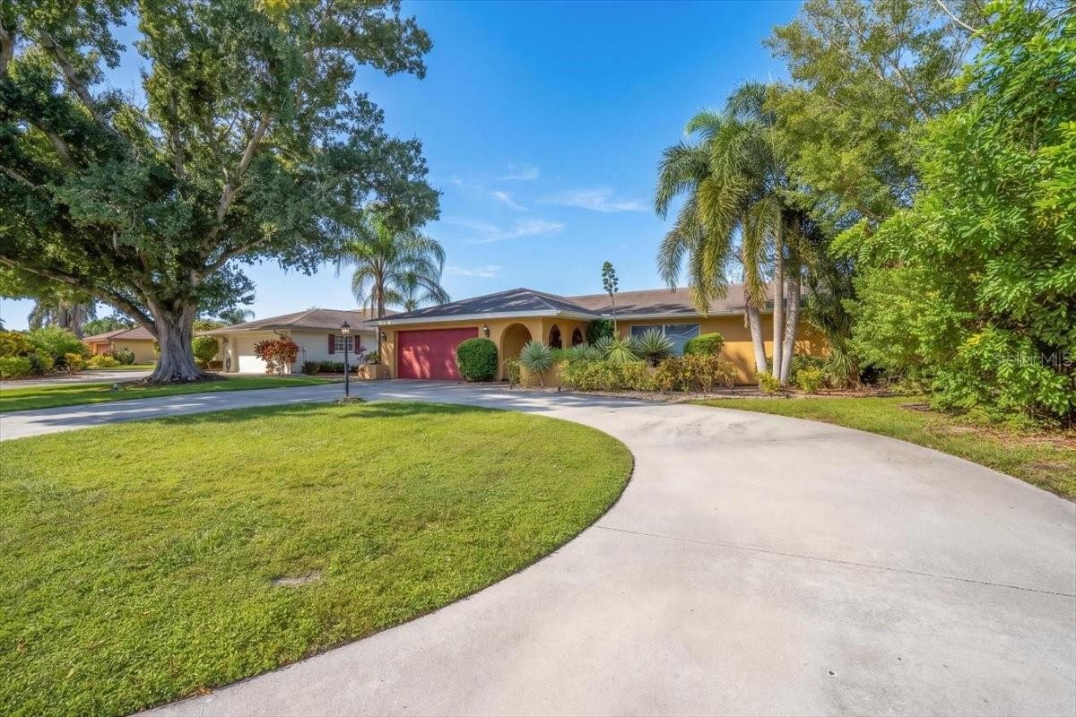 5409 PALM AIRE DR