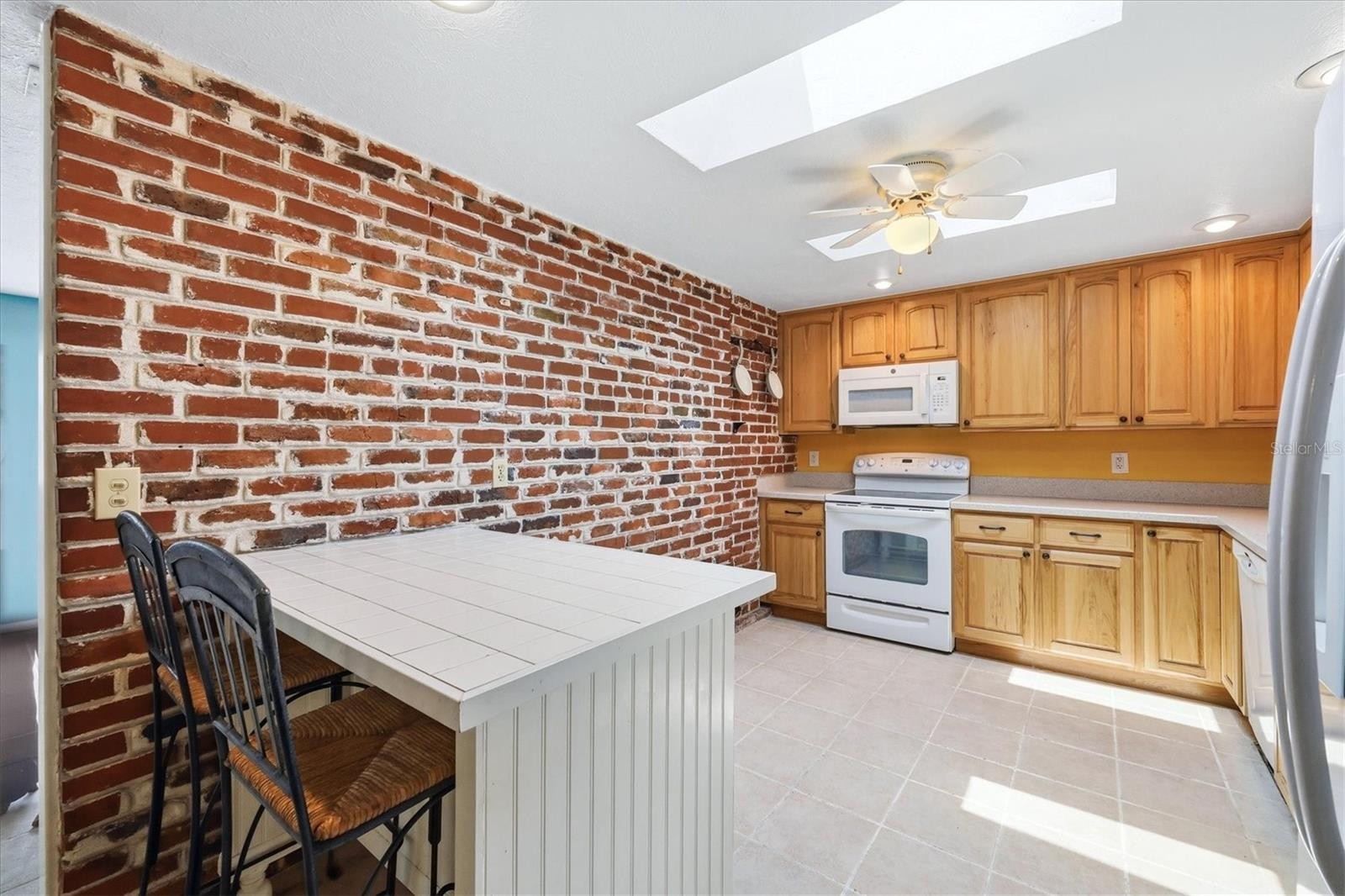 2233 ALICE RD