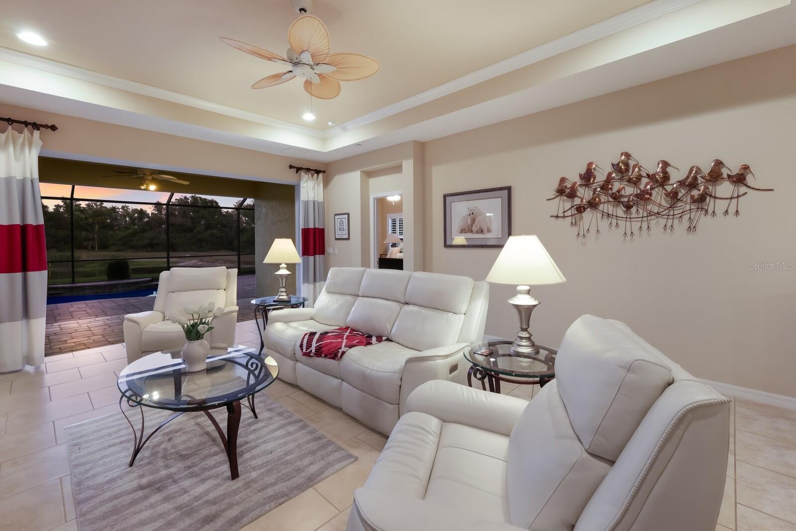 1584 HICKORY VIEW CIR
