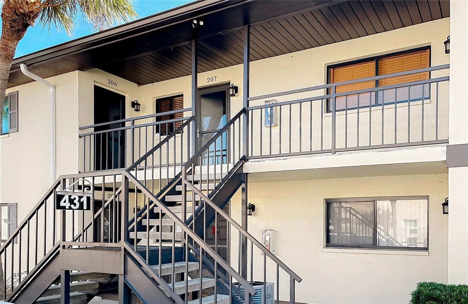 431 AIRPORT AVE E #207