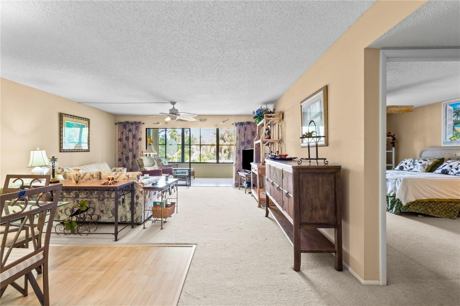 521 LAKESIDE DR
