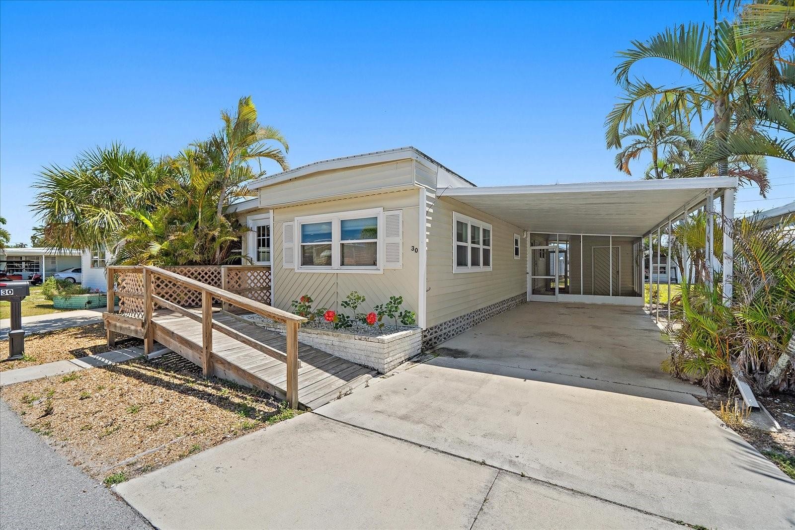 30 FLORES DR