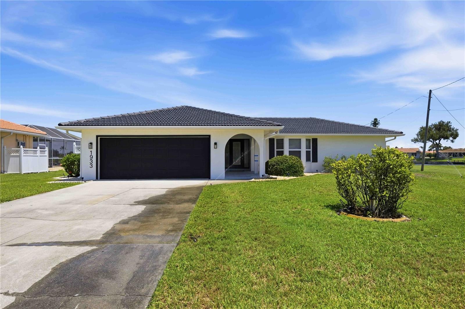 1933 FAIRVIEW DR