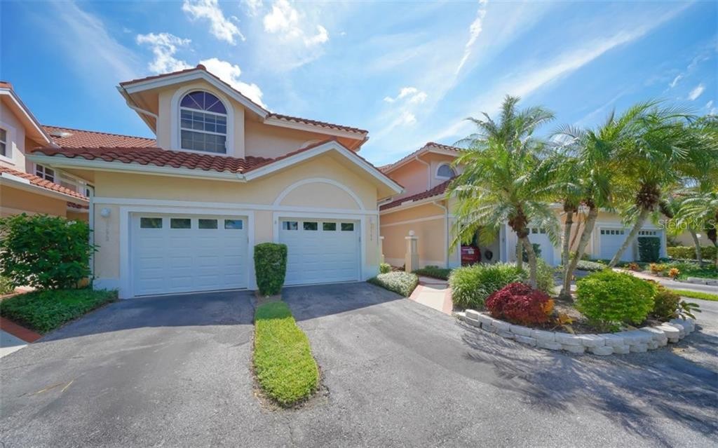 5594 GOLF POINTE DR #B-1