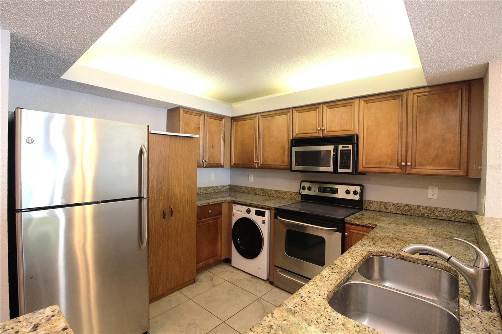 2700 COCONUT BAY LN #1L