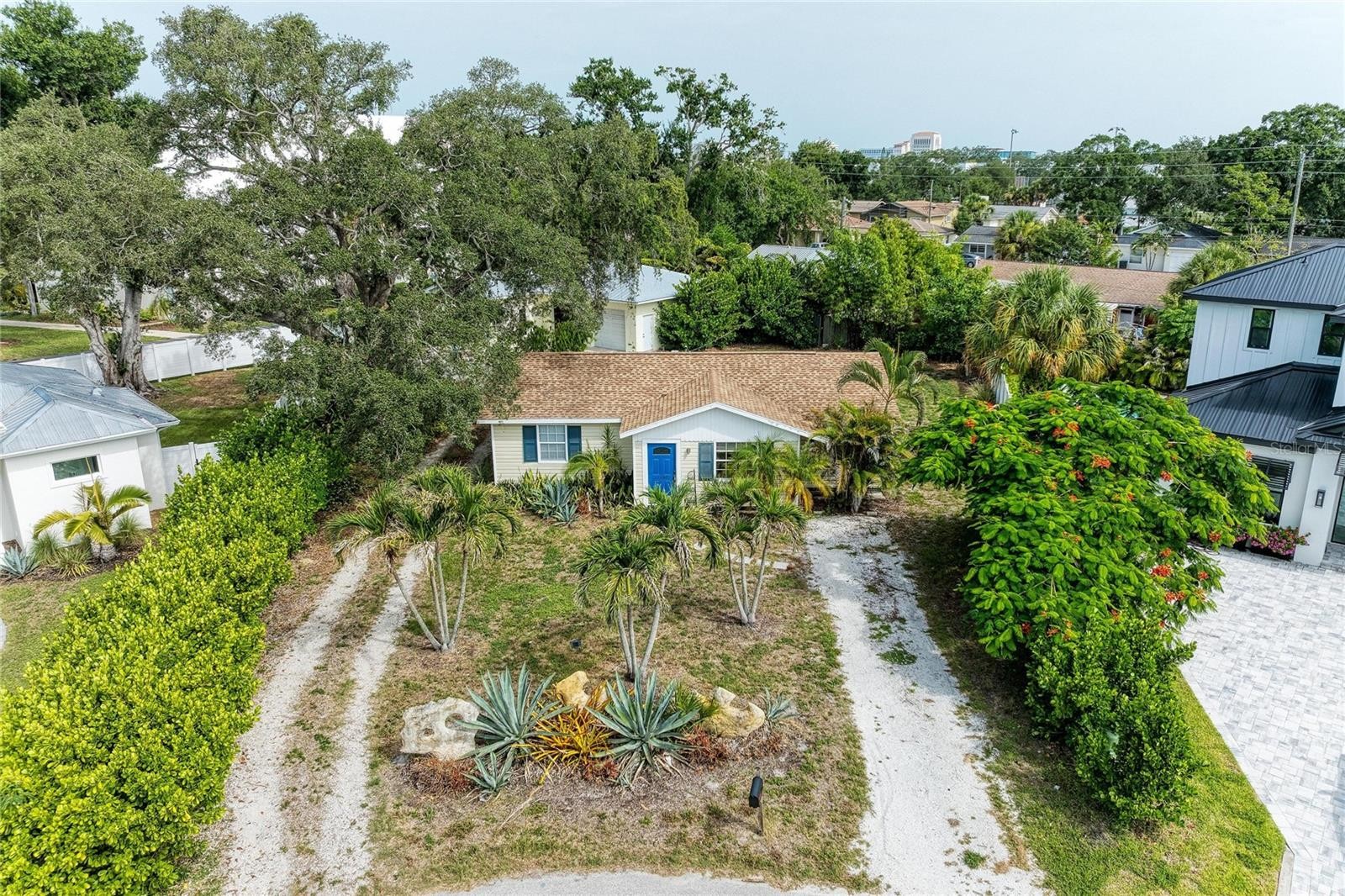 1300 LOMA LINDA CT
