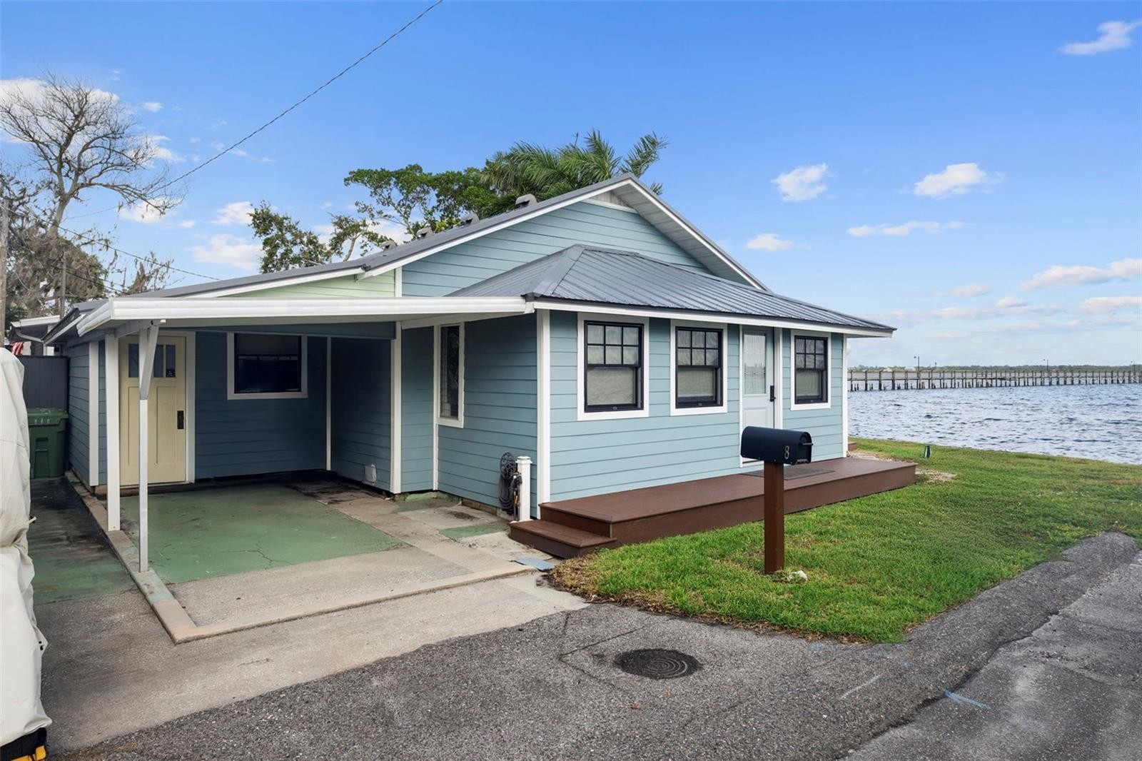 8 PARKVIEW ST