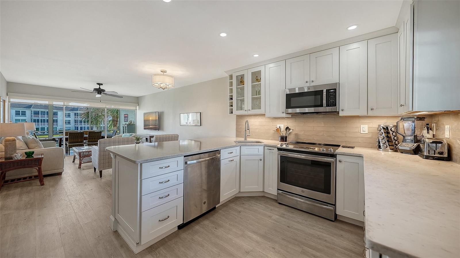 4370 CHATHAM DR #204