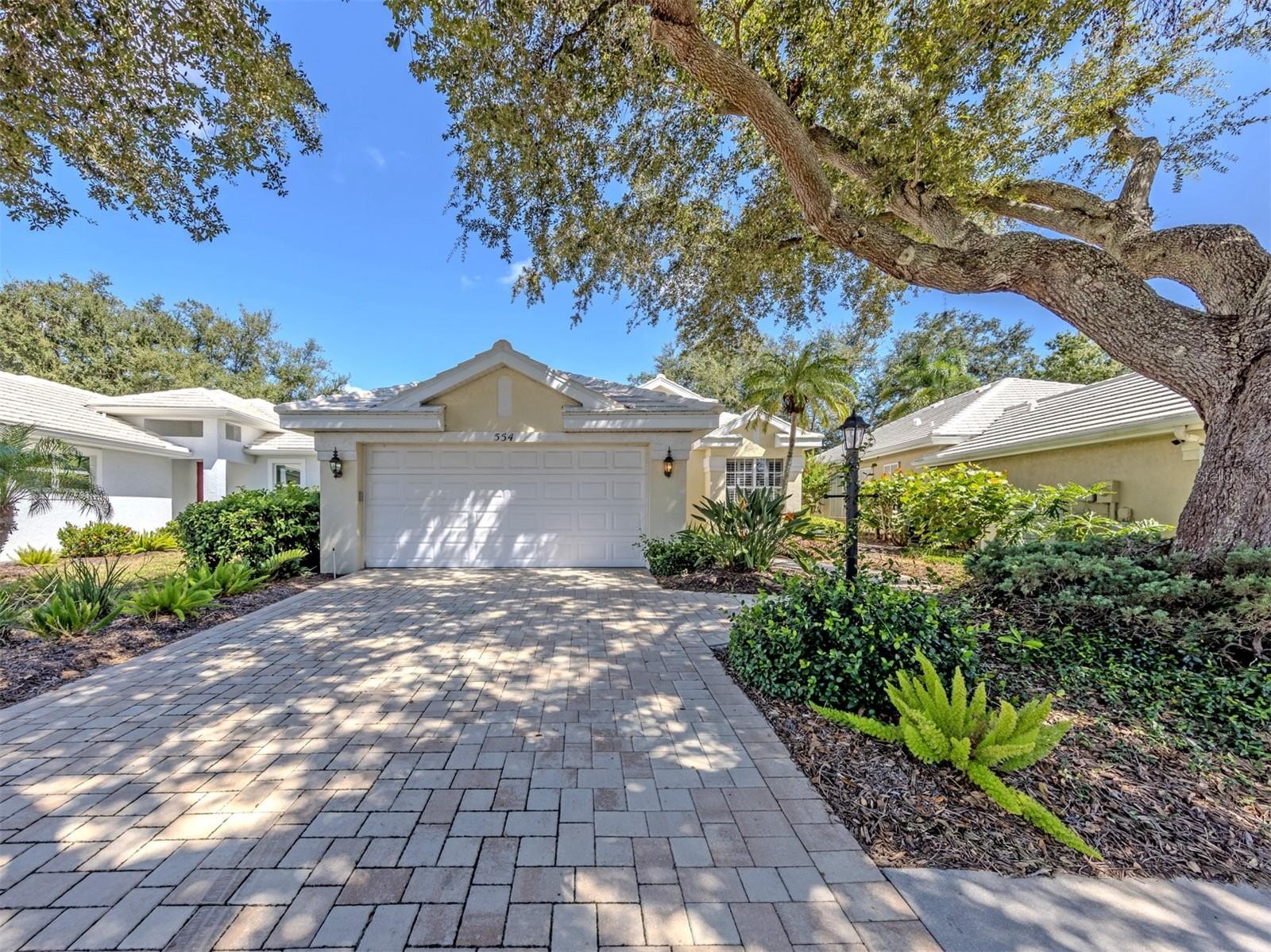 554 FALLBROOK DR