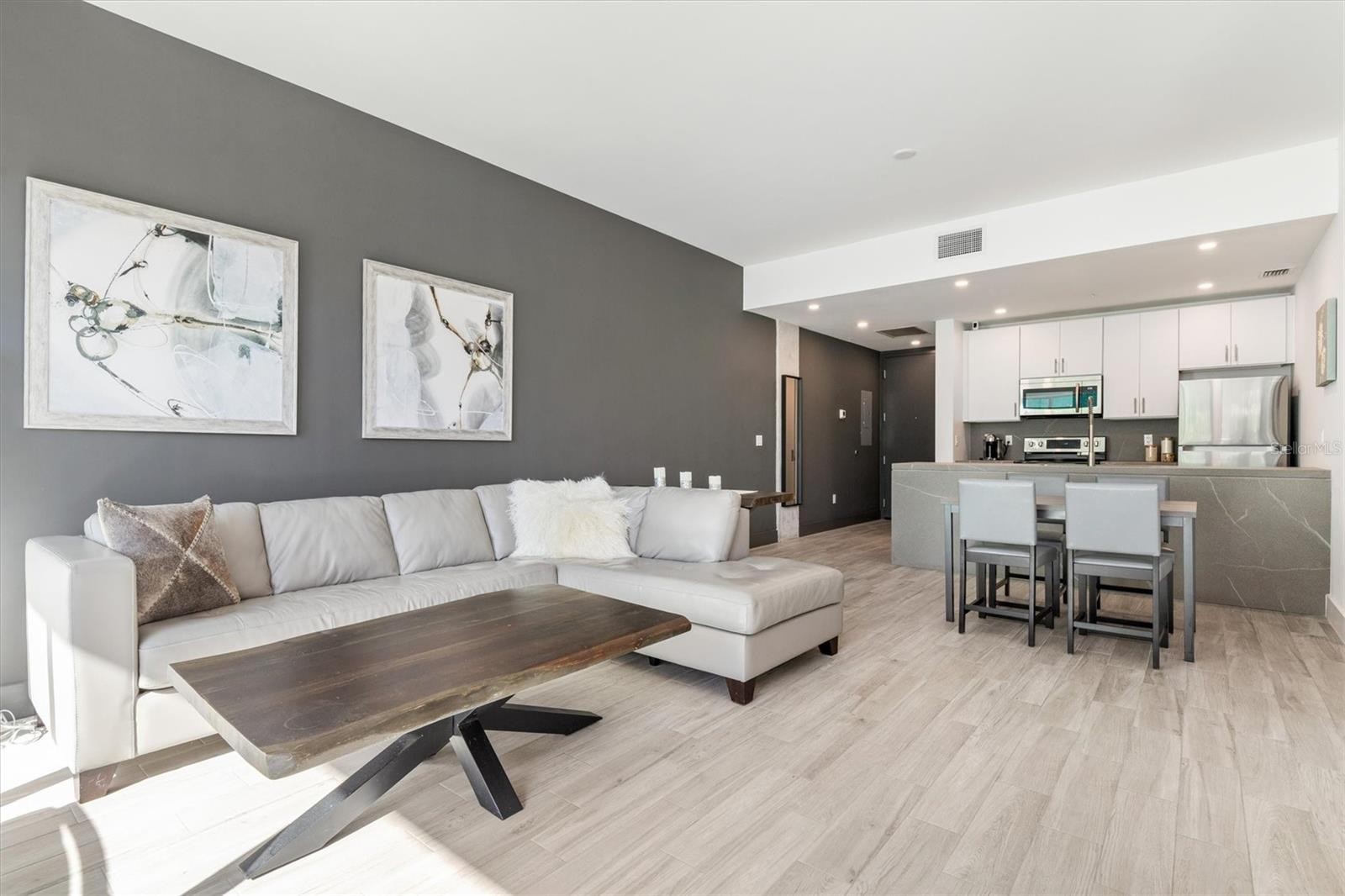 332 COCOANUT AVE #411