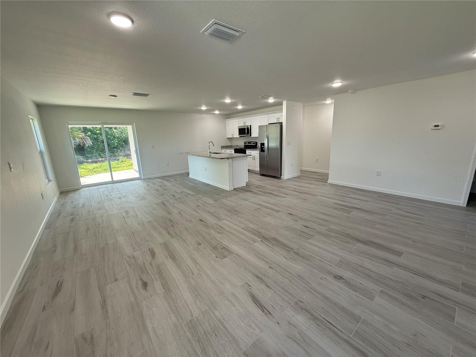 1858 PATIO TER
