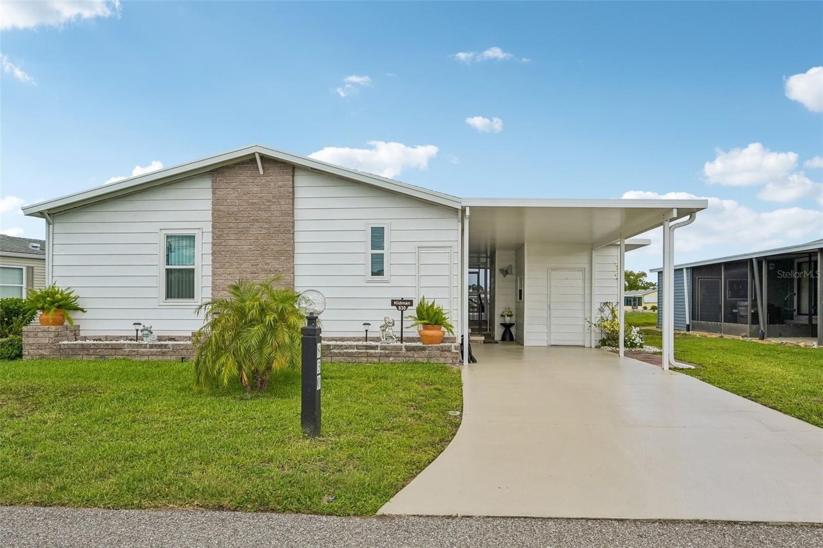 830 SEABROOKE DR