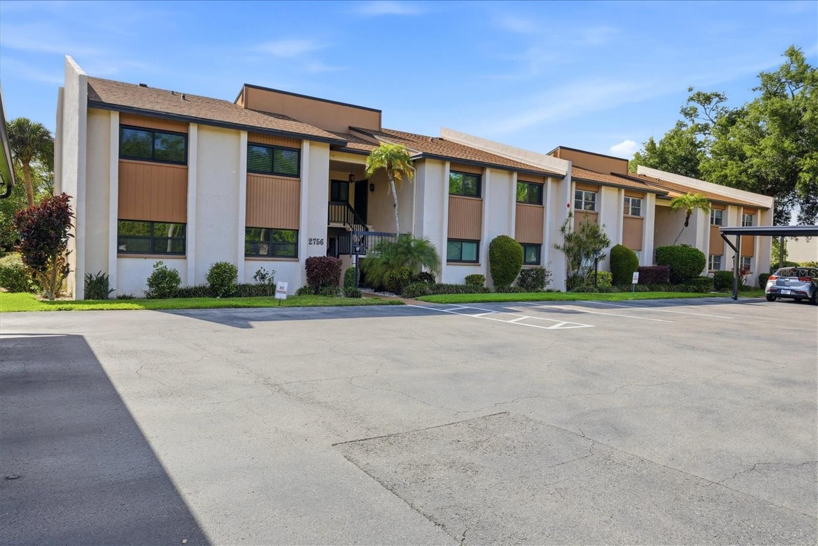 2756 CLUBHOUSE DR #101