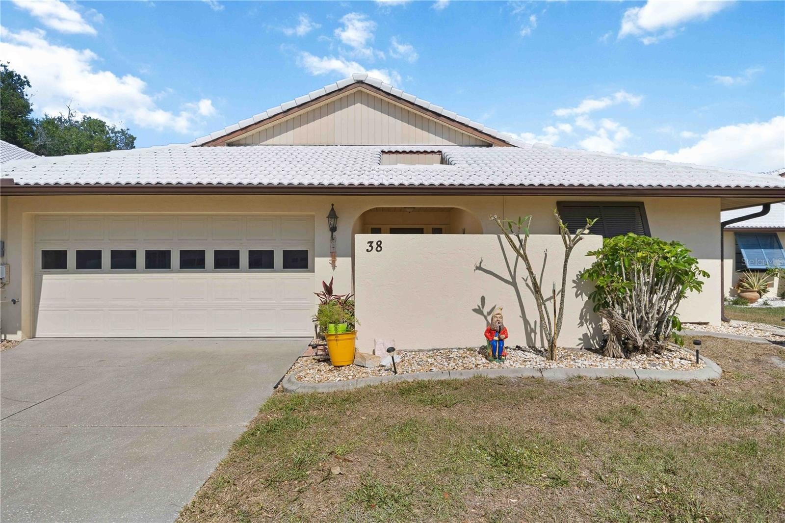 38 PEBBLE ROCK DR