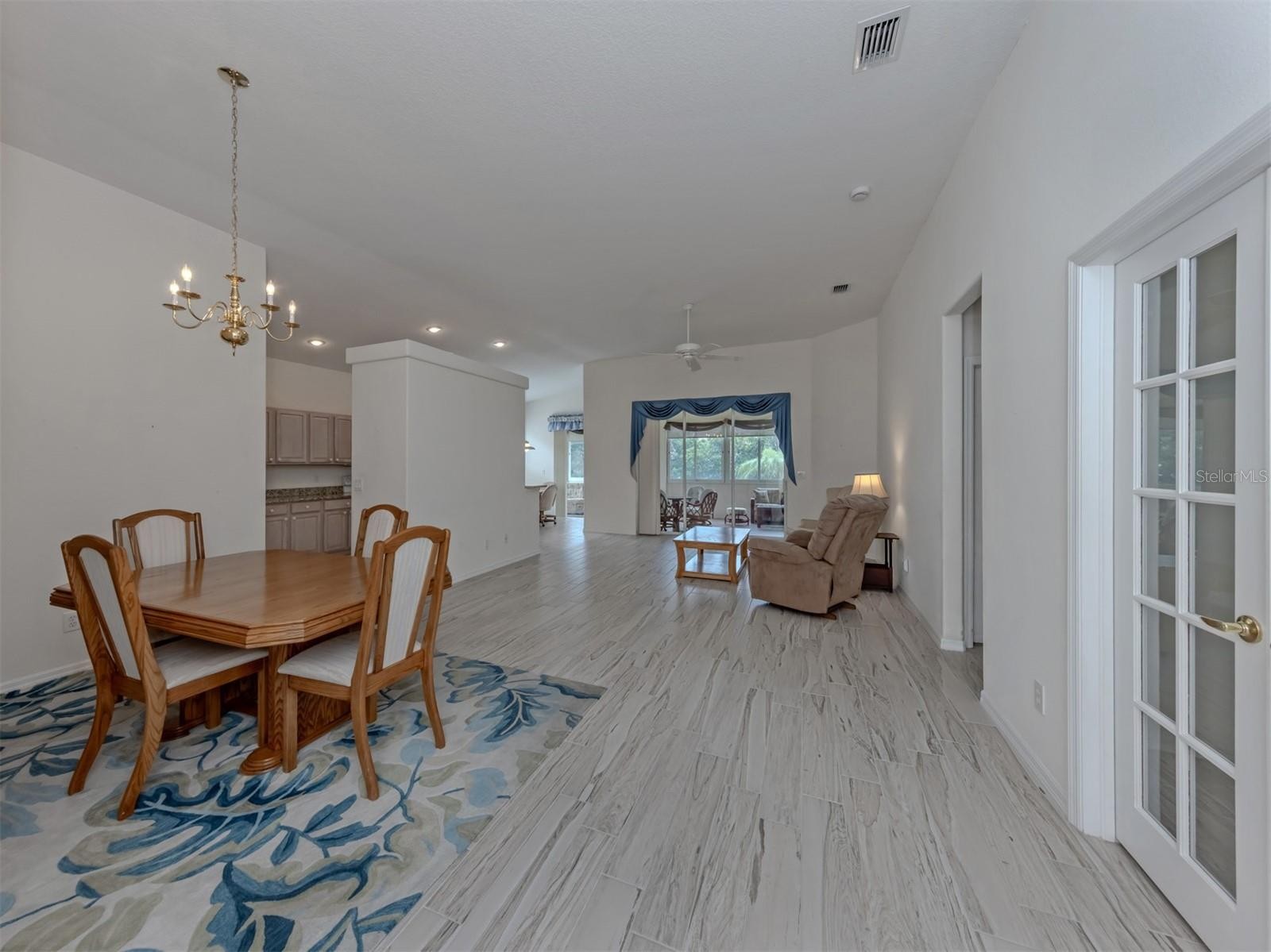 304 LANGHOLM DR