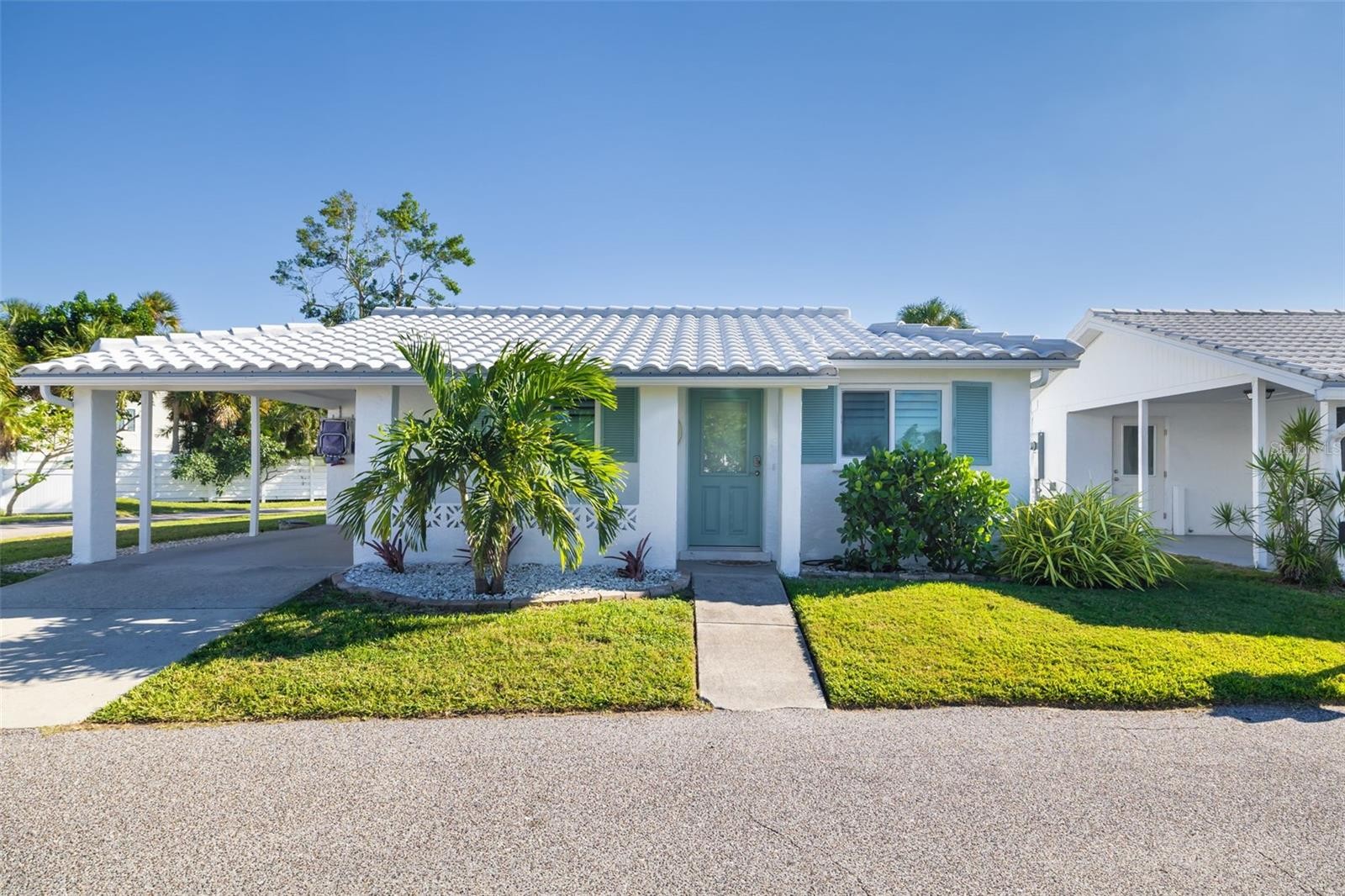 546 SPANISH DR S