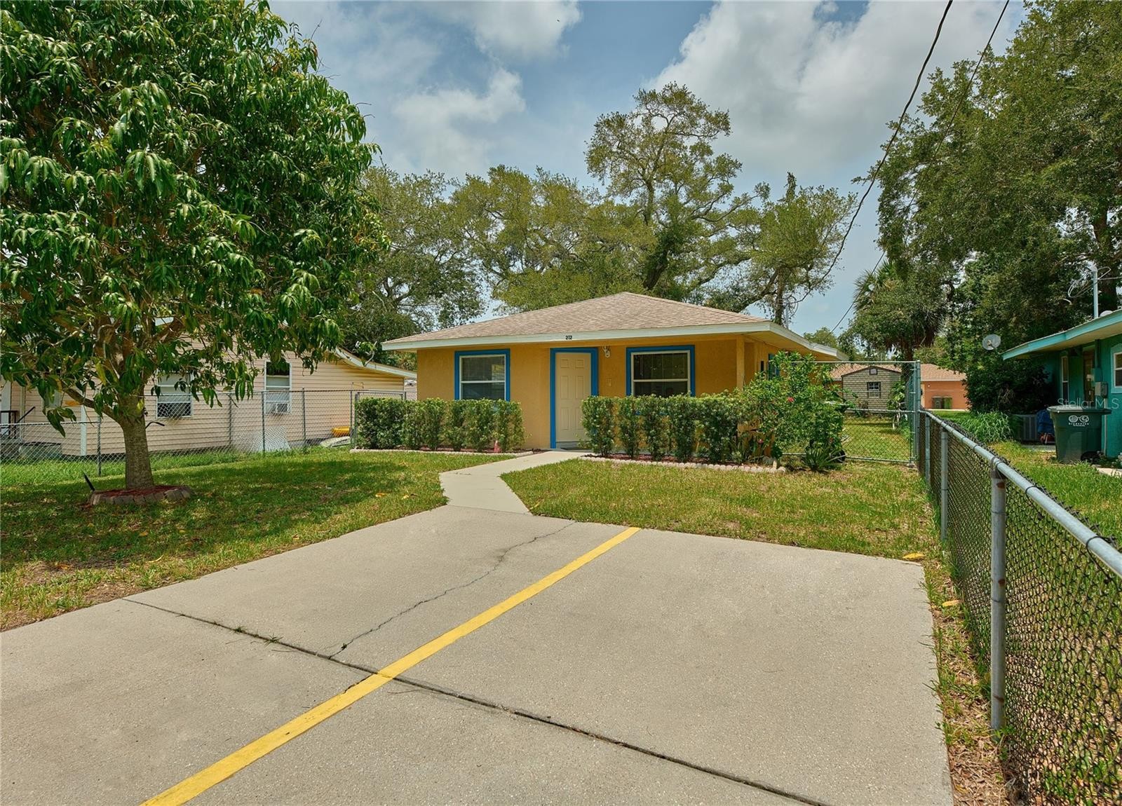 212 13TH AVE W