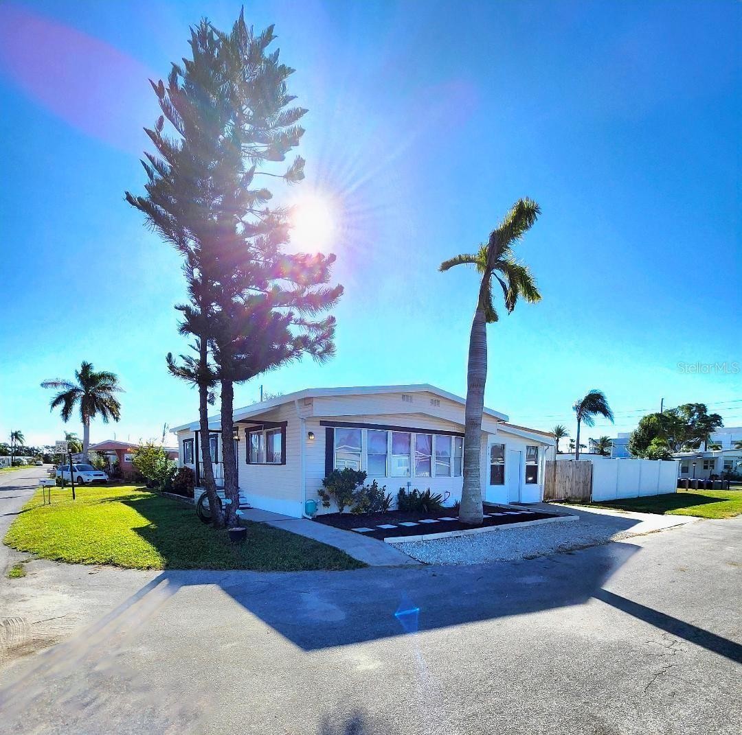 416 52ND AVENUE DR W