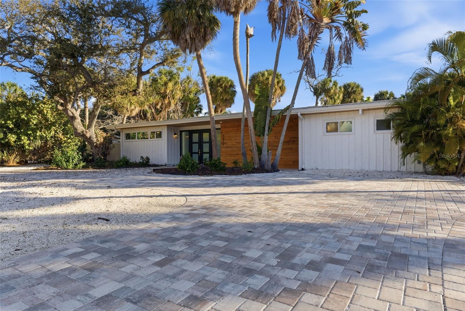 4879 COMMONWEALTH DR