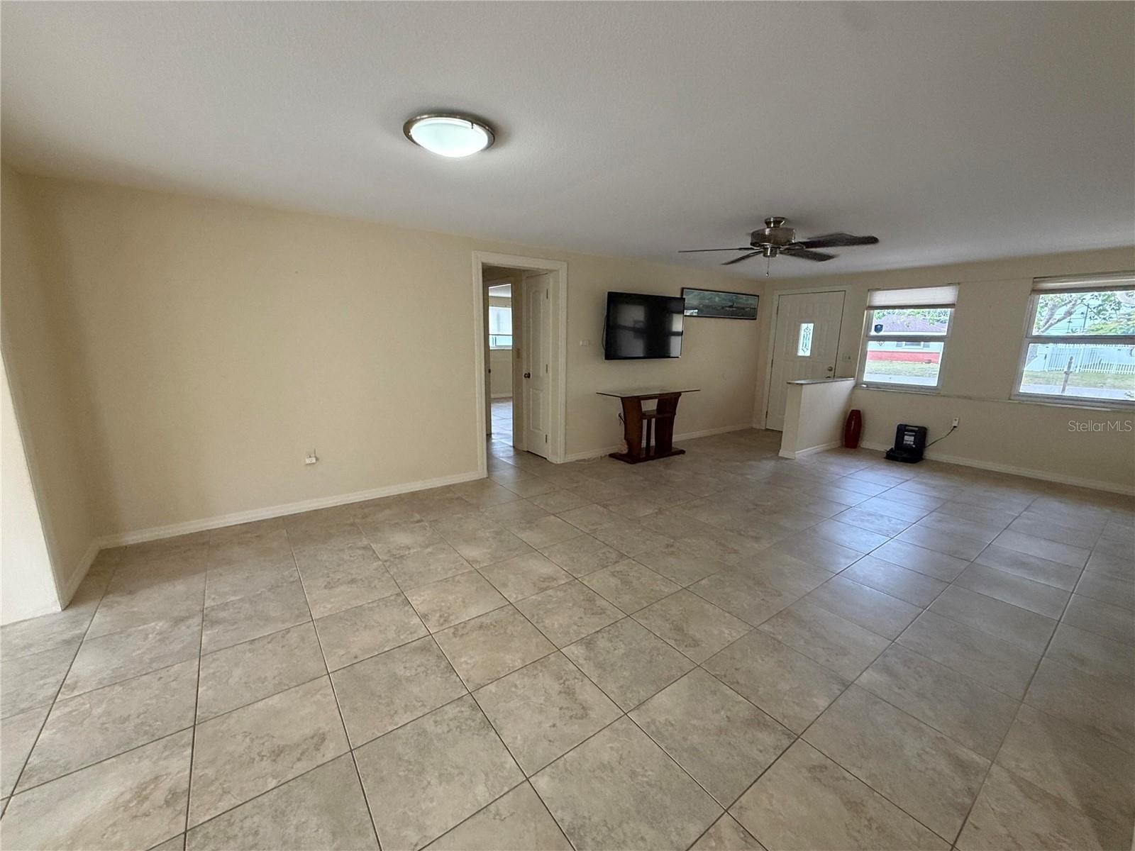 812 GUILD DR