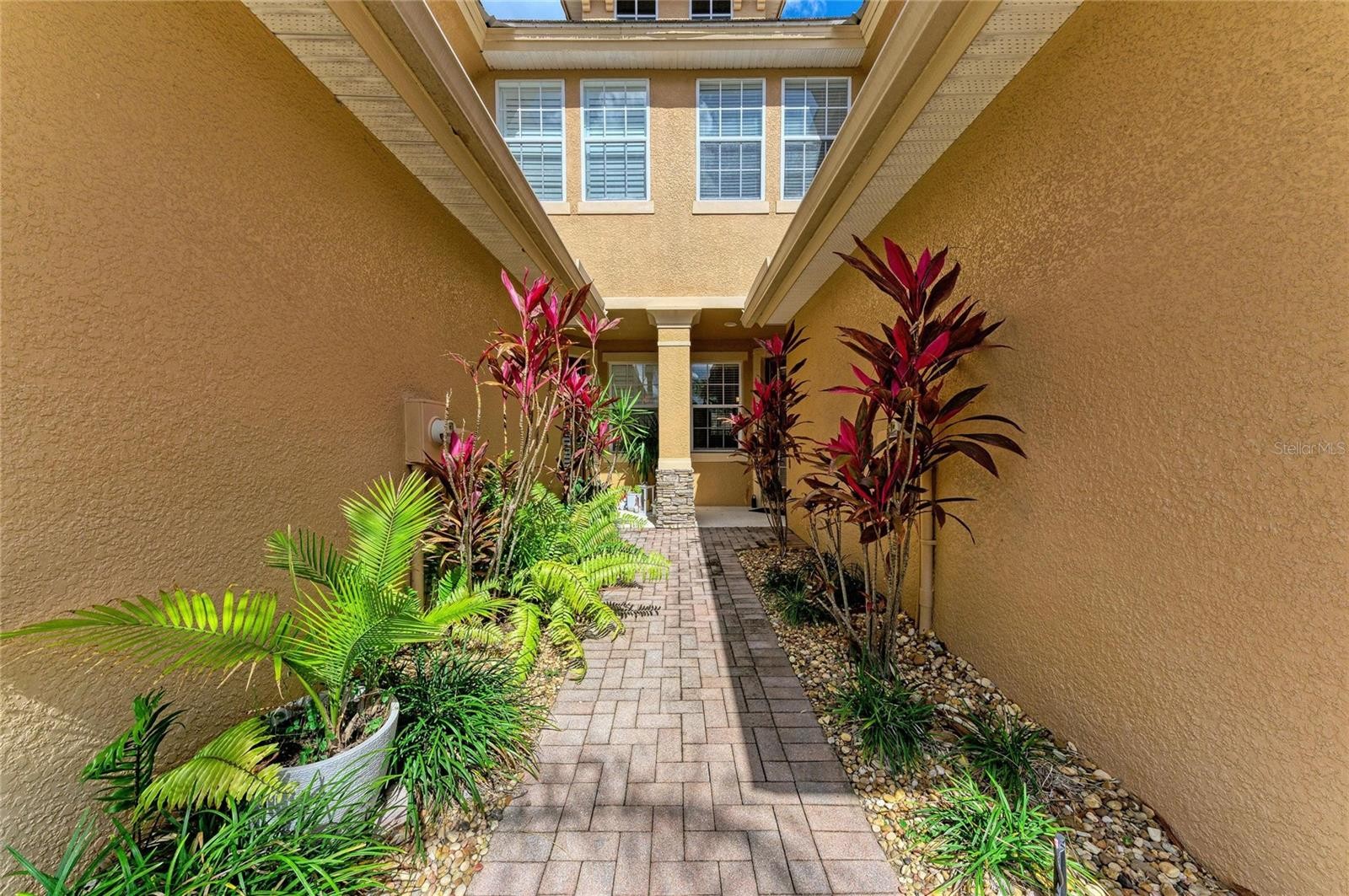 8160 VILLA GRANDE CT