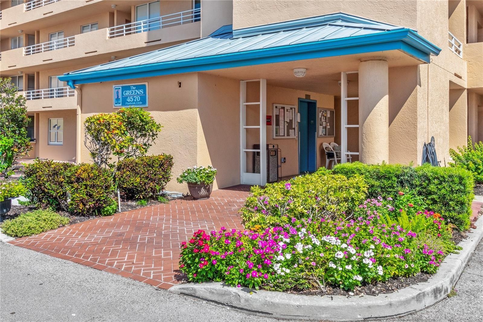4570 PINEBROOK CIR #208