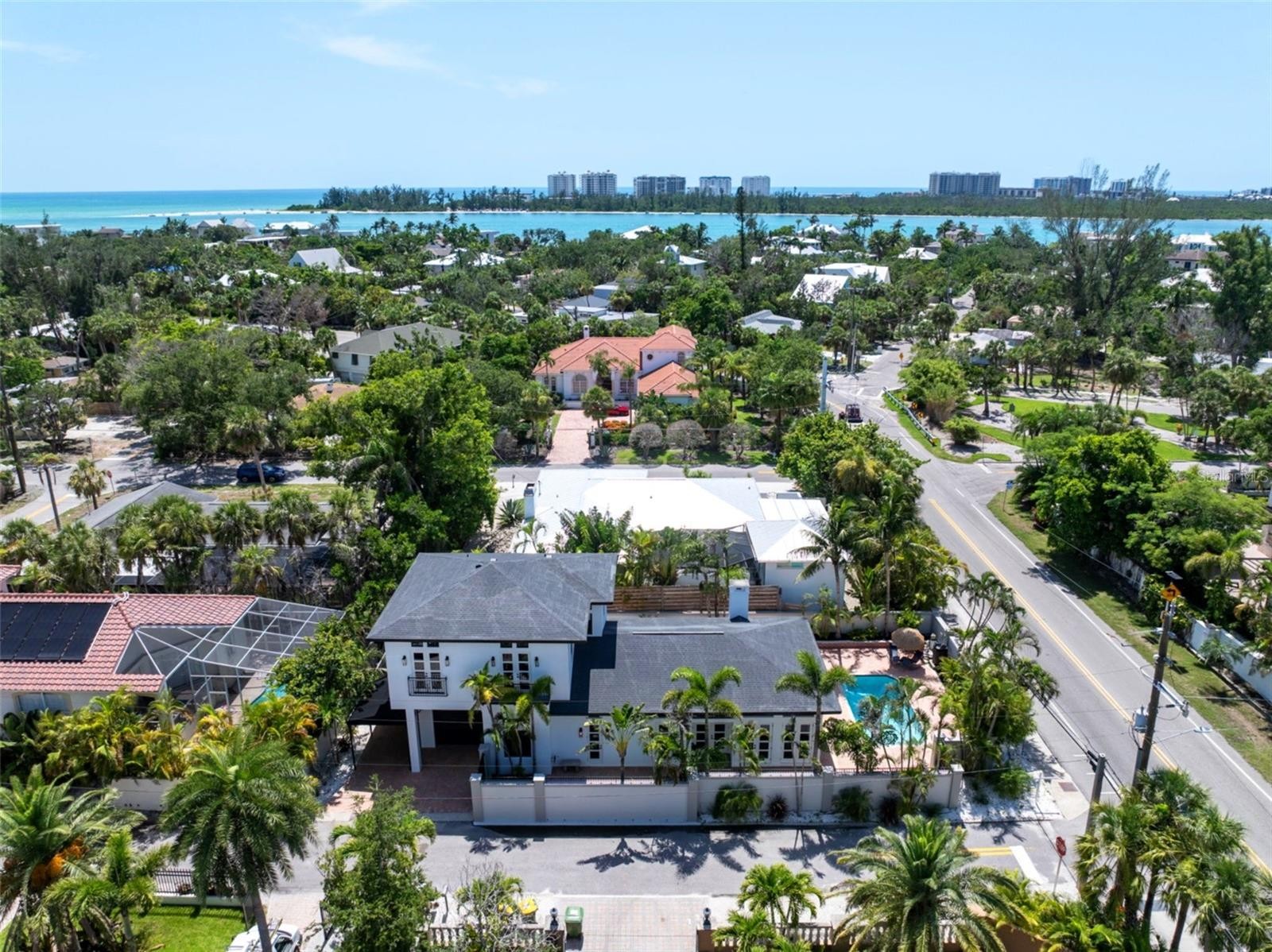324 SIESTA DR