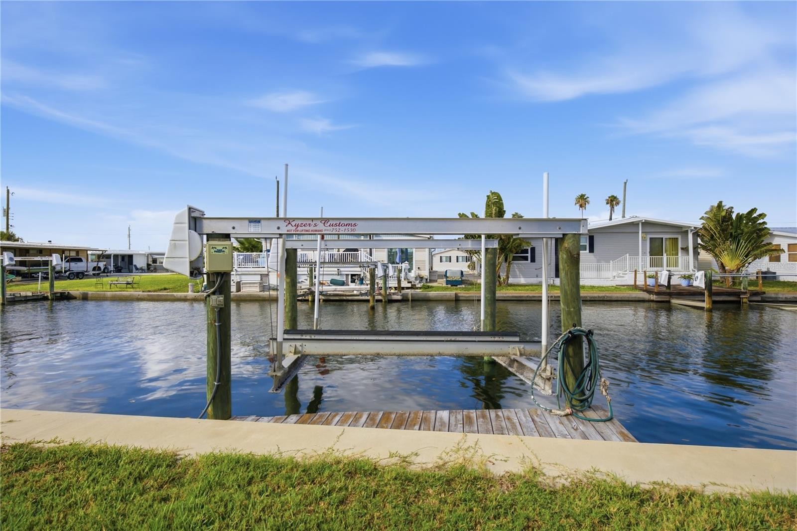 264 JAMAICA DR