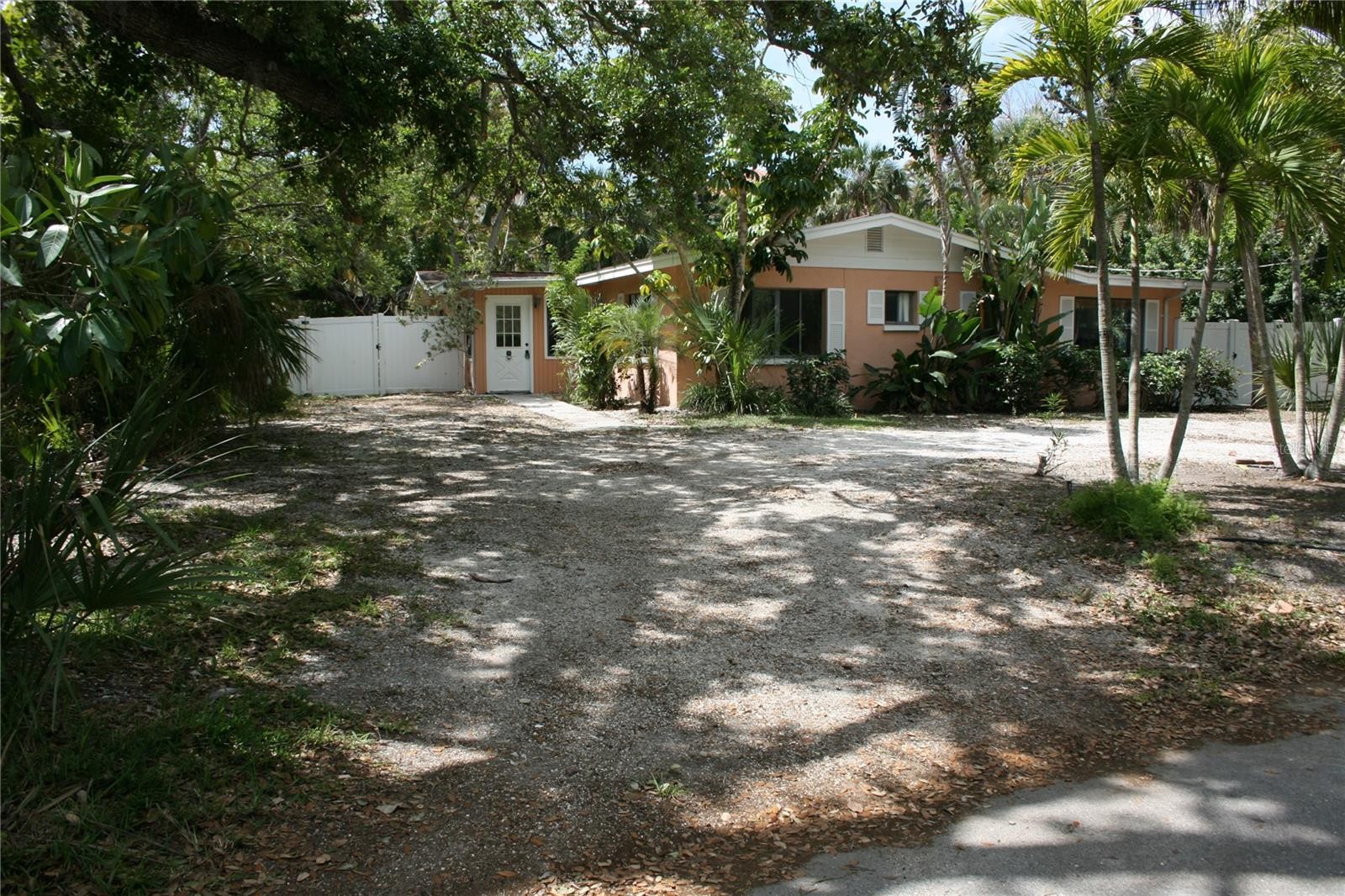 144 GARDEN LN