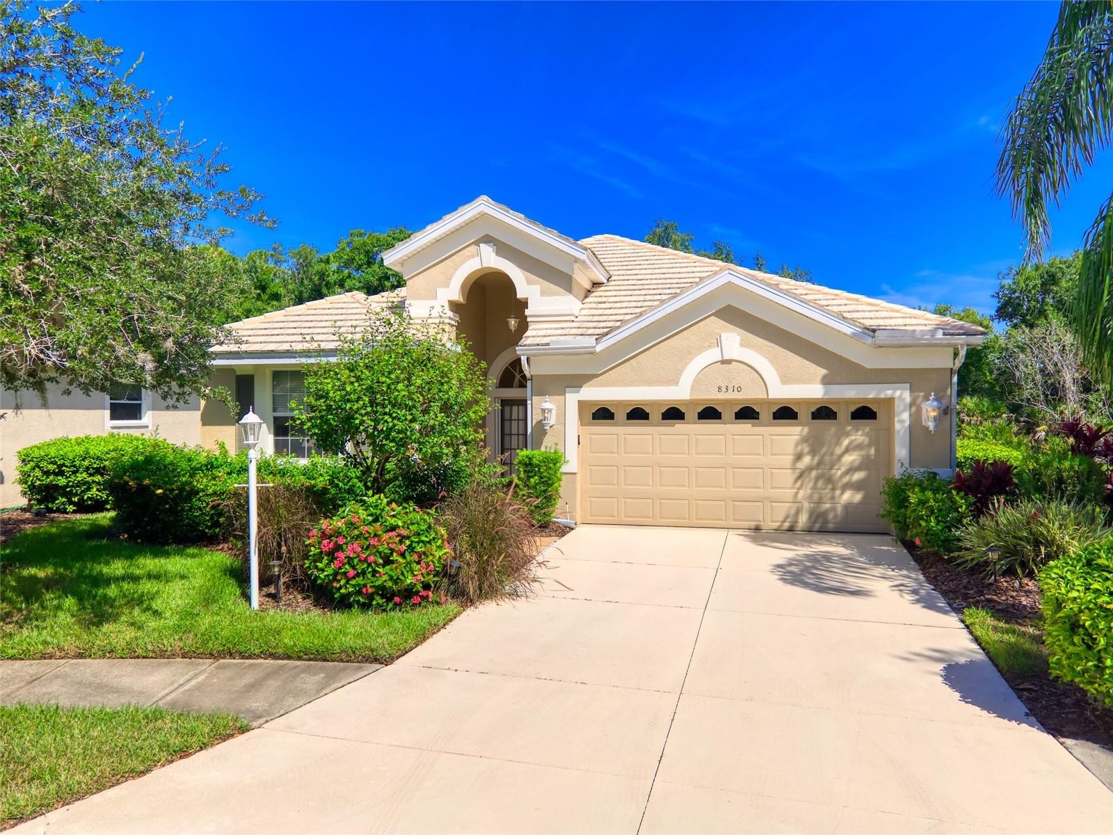 8310 WHISPERING WOODS CT